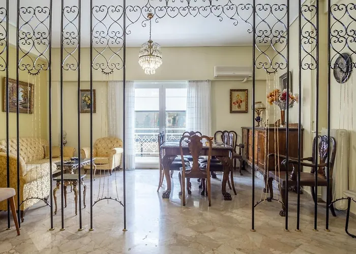 Vintage Maisonette City Center