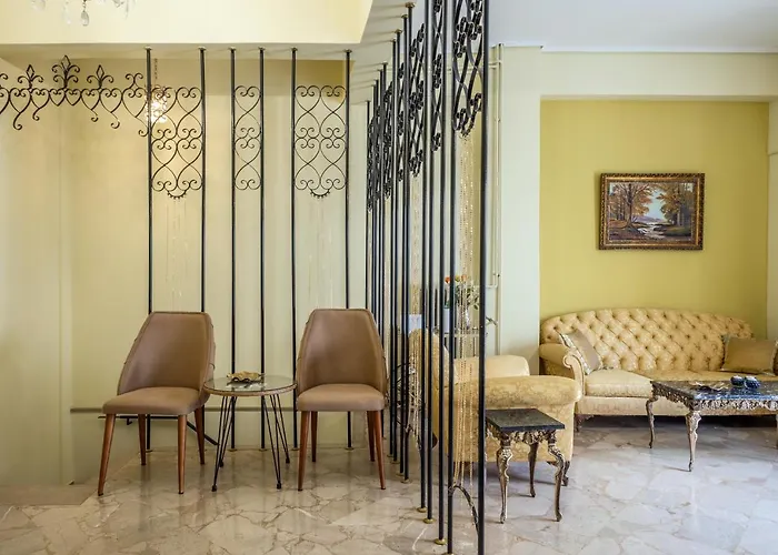 Vintage Maisonette City Center