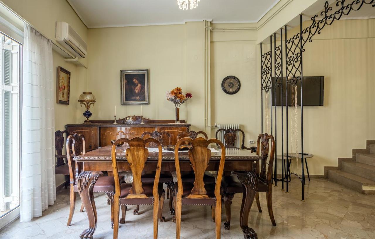Vintage Maisonette Center *